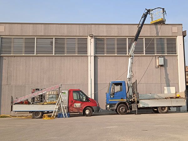 macchine movimento terra per lavaggio fotovoltaico